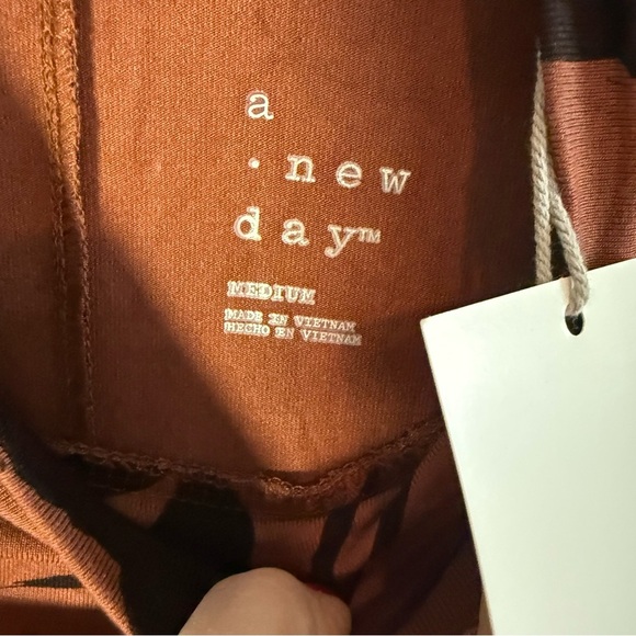 a new day Black and Brown Patterned Bodysuit, NWT, Size M - Picture 4 of 8